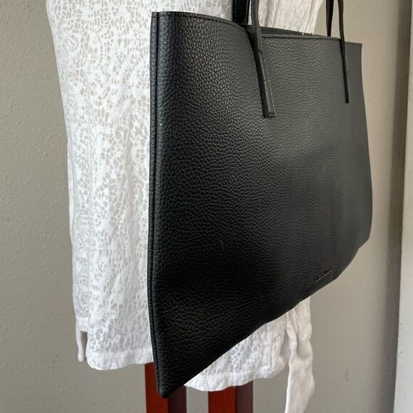 NWOT Vince Camuto Vegan Leather Shoulder Bag/Tote - Picture 3 of 7